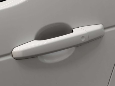 Land Rover Discovery 3.0 Discovery R-Dynamic S D MHEV Auto 4WD 5dr 31