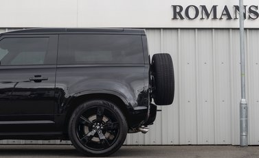 Land Rover Defender V8 25