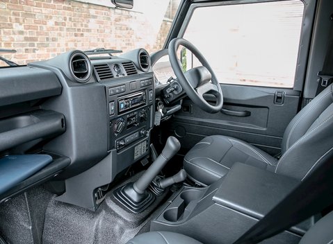 Land Rover Defender 90 TD XS Station Wagon 15