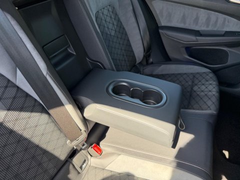 Volkswagen Golf R-LINE ETSI DSG 64