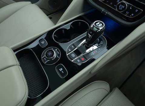 Bentley Bentayga V8 AZURE 29