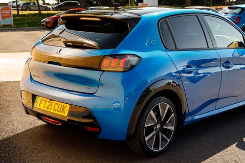 Peugeot 208 GT PREMIUM 9