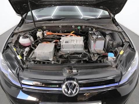 Volkswagen Golf 35.8kWh e-Golf Auto 5dr 28