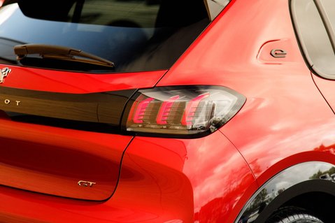 Peugeot 208 GT PREMIUM 10