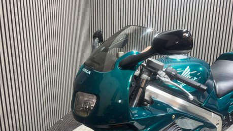 Honda VFR 1997 ONLY 15K GREAT LOOKING LIGHT PROJECT BIKE CLASSIC TOURER 750CC 22