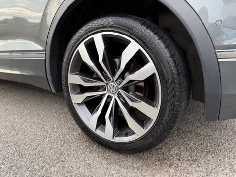 Volkswagen Tiguan R-LINE TECH TSI EVO DSG 9