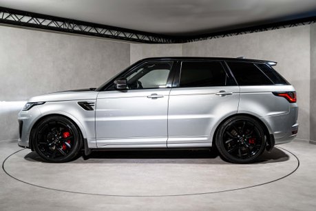 Land Rover Range Rover Sport SVR CARBON EDITION. DEPLOYABLE SIDE STEPS. MATRIX LEDs. CARBON FIBRE ENGINE BAY 8