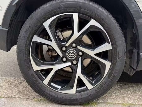 Toyota C-HR 1.8 C-HR Design HEV CVT 5dr 27
