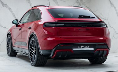 Porsche Macan GTS Electric 10