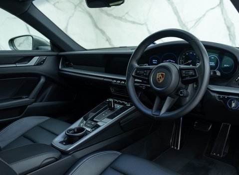 Porsche 911 Carrera 4S (992) 10