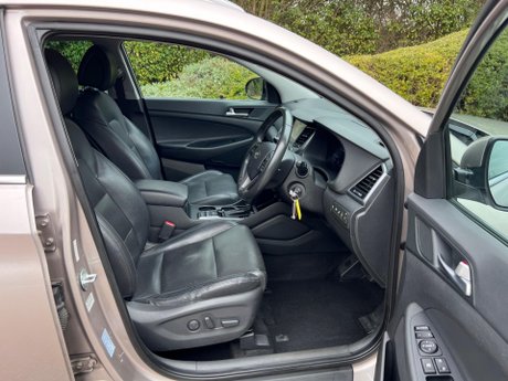 Hyundai TUCSON 2.0 CRDi Premium Auto 4WD Euro 6 5dr 18