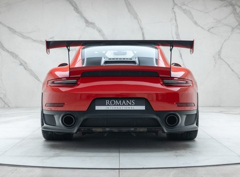 Porsche 911 GT2 RS Weissach (991) 8