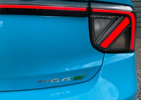 MG MG4 EV URBAN 53.9kWh PREMIUM LONG RANGE 12