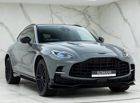 Aston Martin DBX 707 1