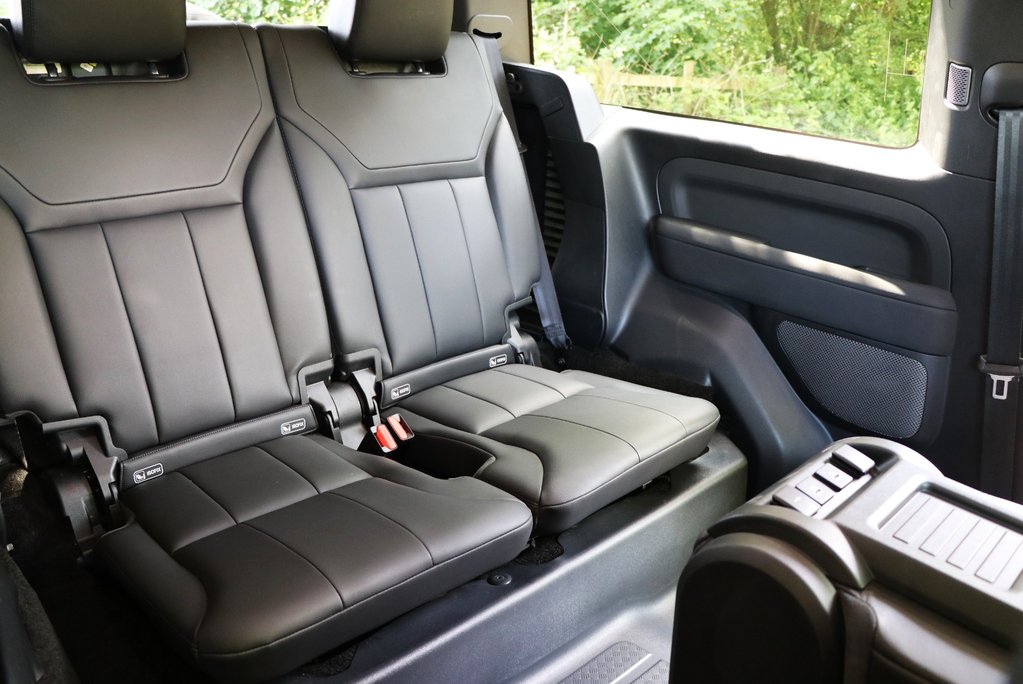 Defender 90 Commercial 3