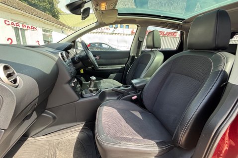 Nissan Qashqai 360 CAMERA..GLASS ROOF..SAT NAV..BLUETOOTH..10 SERVICES..STUNNING EXAMPLE 7