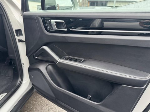 Porsche Cayenne V6 PLATINUM EDITION 45