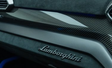 Lamborghini Urus PERFORMANTE 24