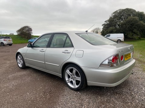 Lexus Is 200 SE 10