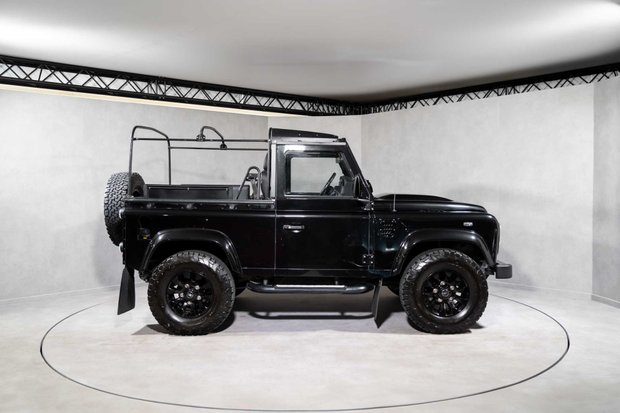 Land Rover Defender 90 TD SOFT TOP XS. MOMO WHEEL. HEATED SEATS. ALPINE STEREO. REAR BENCH SEATS. 3
