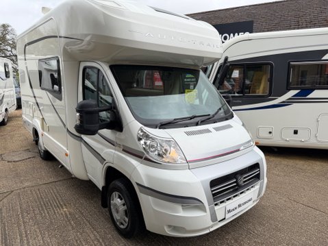 Auto-Trail Tracker EKS LOVELT LOW MILEAGE GREAT SPEC TRACKER 27