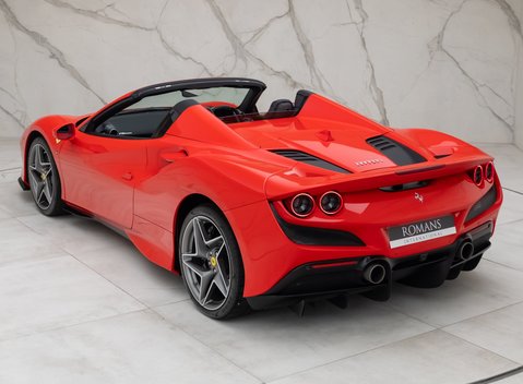 Ferrari F8 Spider 12