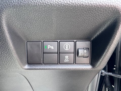Honda Jazz I-MMD SR 17