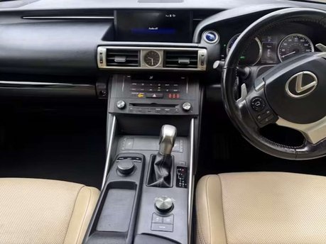 Lexus Is 2.5 300h Executive Edition Saloon 4dr Petrol Hybrid E-CVT Euro 5 (s/s) (223 7