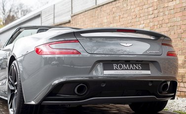 Aston Martin Vanquish Volante 24