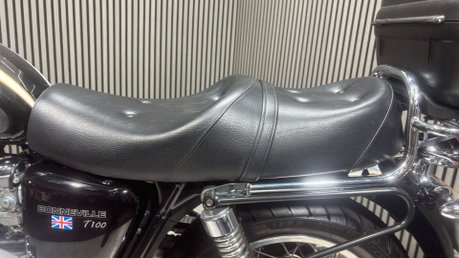 Triumph Bonneville 2004 ONLY 14K LONG MOT TOP BOX VERY CLEAN MODERN RETRO 790 27