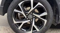 Toyota C-HR 1.8 C-HR Design HEV CVT 5dr 27