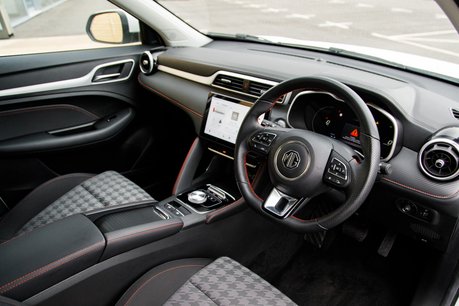 MG ZS SE