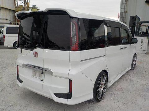 Honda Stepwagon RP3 1.5 Turbo Spada Waku Waku Doors 4