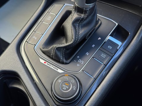 Volkswagen Tiguan 2.0 TDI R-Line DSG 4Motion Euro 6 (s/s) 5dr 44