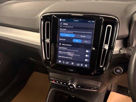 Volvo XC40 2.0 B3 MHEV Plus Dark DCT Auto Euro 6 (s/s) 5dr 20