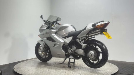 Honda VFR 2001 VTEC ONLY 19K NEW MOT SERVICED SPORTS EXHAUST 800CC 6