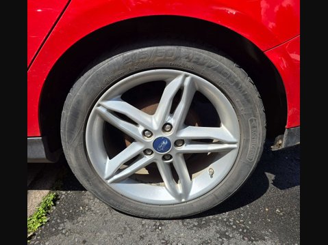Ford Focus 1.0 Focus Titanium 5dr 9
