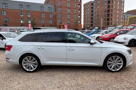 Skoda Superb SE TSI AUTOMATIC. 1 PREVIOUS KEEPER.. APPLE PLAY.. 5 MAIN DEALER SERVICE 2