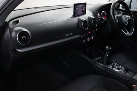 Audi A3 SPORTBACK TFSI SE TECHNIK 32