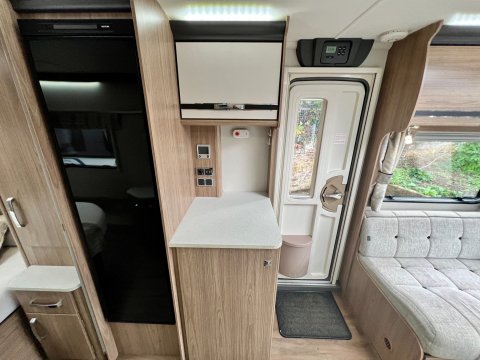 Coachman Laser 675 18