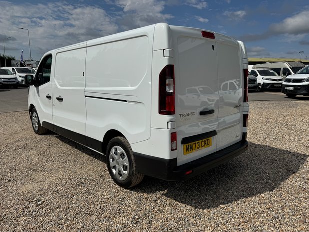 Renault Trafic LWB L2H1 [SOLD KH] Low roof Advance LL30 Aircon Sensors EURO 6 10