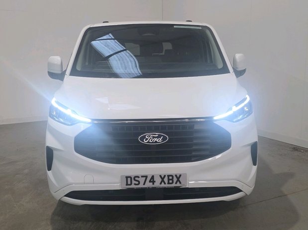 Ford Transit Custom TRANSIT CUSTOM 320 L2 DIESEL FWD 2.0 Eco Blue 136ps H1 Limited 9 Seater 5