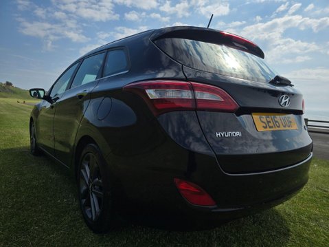 Hyundai i30 1.6 CRDi Blue Drive Premium Tourer DCT Euro 6 (s/s) 5dr 4