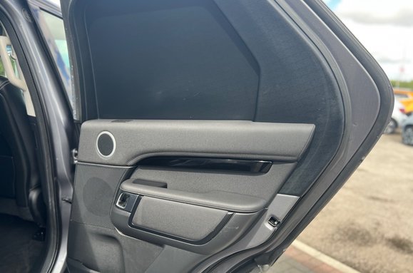 Land Rover Discovery 3.0 D300 MHEV HSE Auto 4WD COMMERCIAL 25
