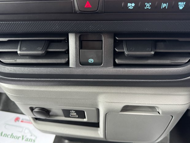 Ford Transit Custom Crew Cab AUTO LWB L2H1 Trend 280 Air Con Sport Alloys Camera Sensors SELECT 43