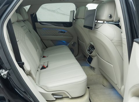 Bentley Bentayga V8 AZURE 19