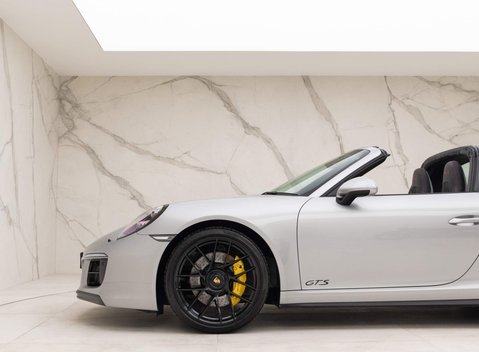 Porsche 911 Targa 4 GTS (991.2) 26