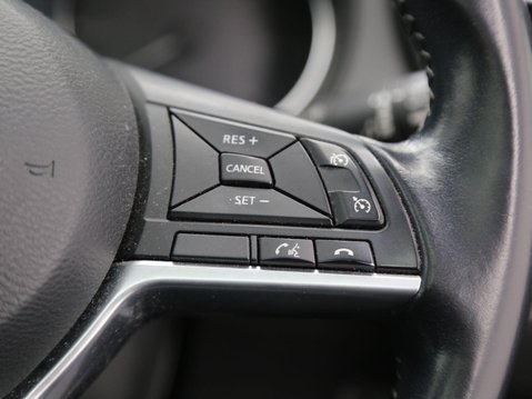 Nissan Qashqai 1.5 dCi N-Connecta Euro 6 (s/s) 5dr 12