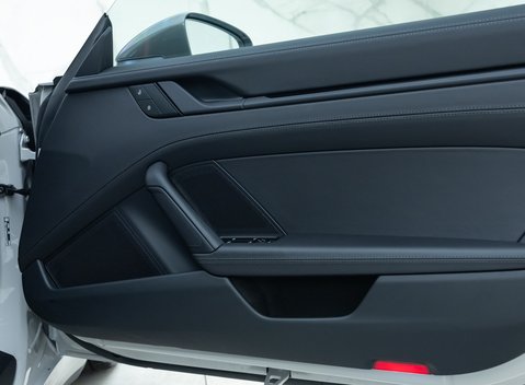 Porsche 911 Carrera T (992) 25