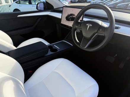 Tesla Model Y (Dual Motor) Long Range SUV 5dr Electric Auto 4WDE (384 bhp)